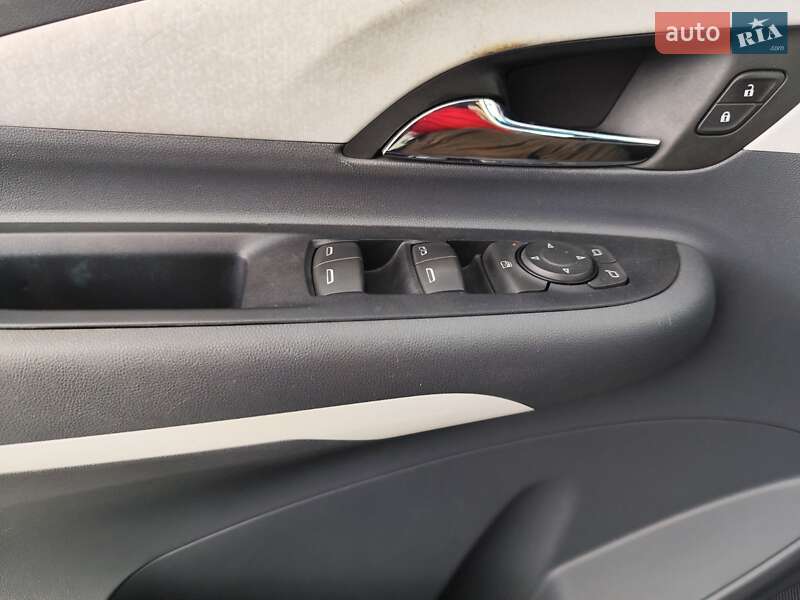 Хэтчбек Chevrolet Bolt EV 2017 в Киеве