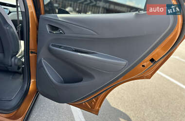 Хэтчбек Chevrolet Bolt EV 2017 в 