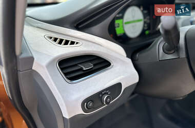 Хэтчбек Chevrolet Bolt EV 2017 в 
