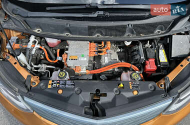 Хэтчбек Chevrolet Bolt EV 2017 в 