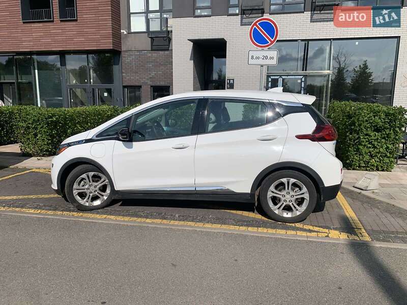 Хэтчбек Chevrolet Bolt EV 2021 в Киеве