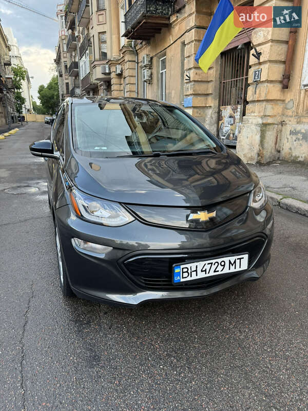 Хэтчбек Chevrolet Bolt EV 2018 в 