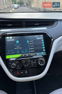 Хэтчбек Chevrolet Bolt EV 2018 в 