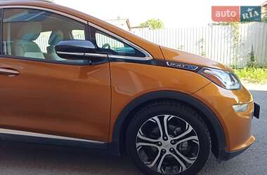 Хэтчбек Chevrolet Bolt EV 2017 в 