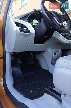Хэтчбек Chevrolet Bolt EV 2017 в 