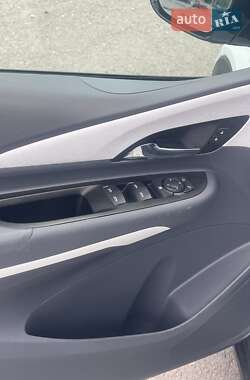 Хэтчбек Chevrolet Bolt EV 2017 в 