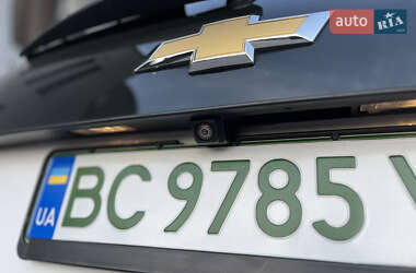 Хэтчбек Chevrolet Bolt EV 2020 в 