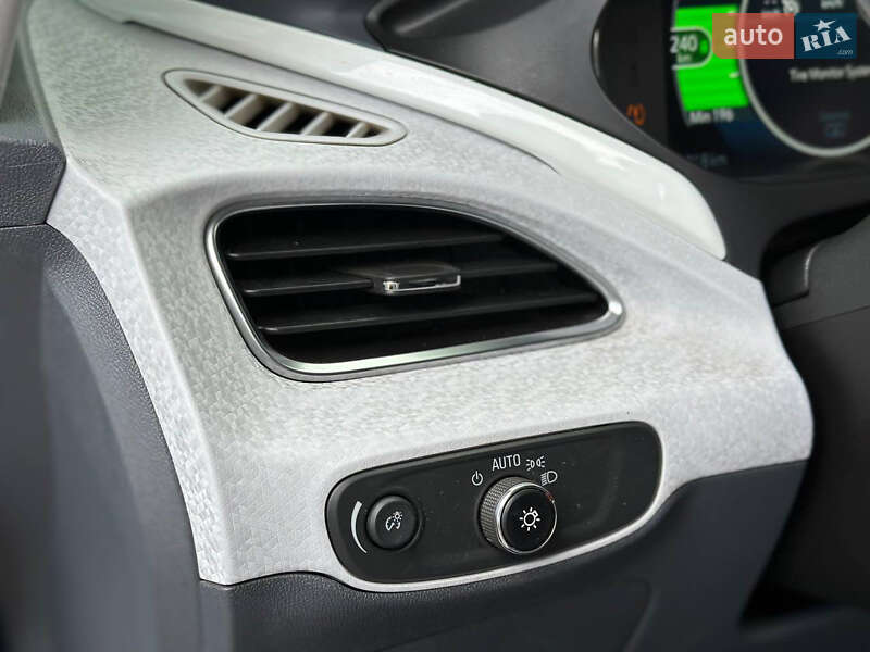 Хетчбек Chevrolet Bolt EV 2017 в Дніпрі