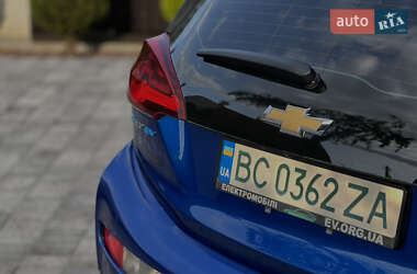 Хэтчбек Chevrolet Bolt EV 2017 в 