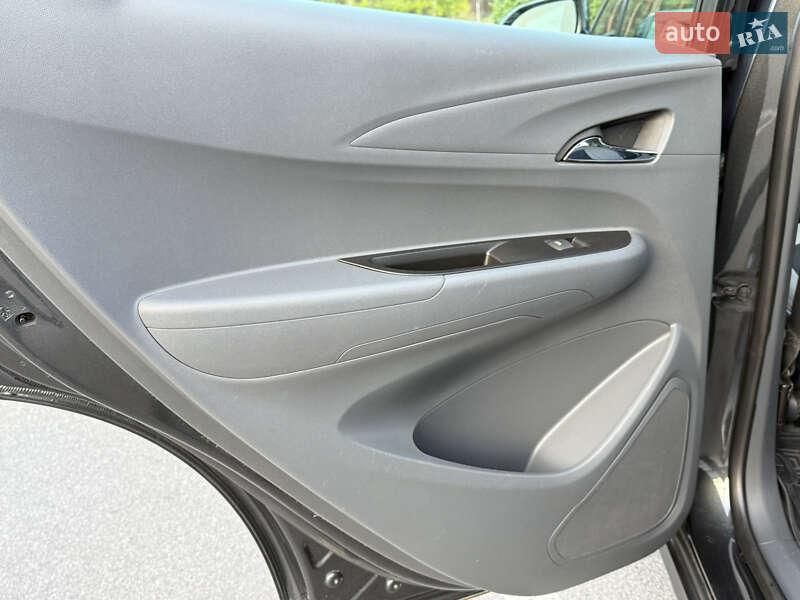 Хэтчбек Chevrolet Bolt EV 2019 в Киеве
