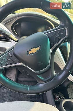 Хэтчбек Chevrolet Bolt EV 2018 в 