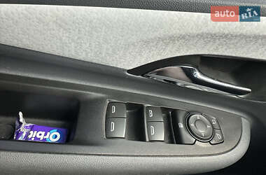 Хэтчбек Chevrolet Bolt EV 2018 в 