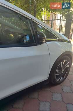Хэтчбек Chevrolet Bolt EV 2022 в 