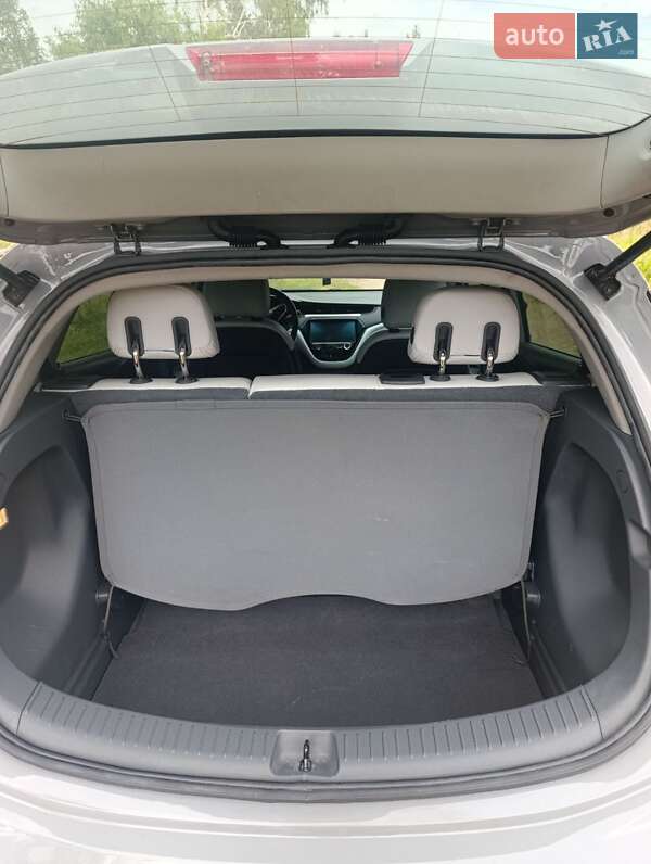 Хэтчбек Chevrolet Bolt EV 2020 в Житомире