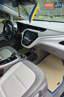 Хэтчбек Chevrolet Bolt EV 2020 в 