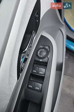 Хэтчбек Chevrolet Bolt EV 2020 в 