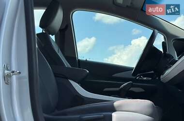 Хэтчбек Chevrolet Bolt EV 2017 в 