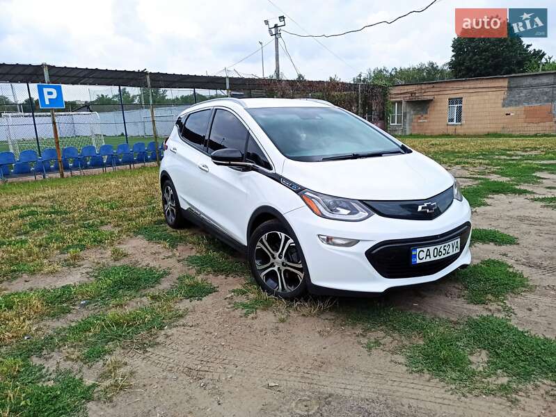 Хэтчбек Chevrolet Bolt EV 2017 в 