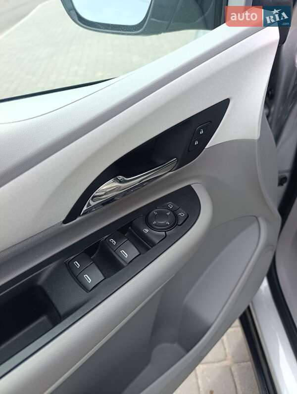 Хэтчбек Chevrolet Bolt EV 2017 в Киеве