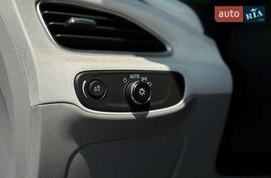 Хэтчбек Chevrolet Bolt EV 2016 в 