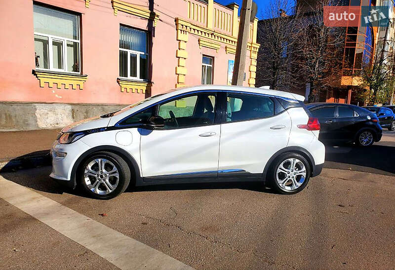 Хетчбек Chevrolet Bolt EV 2016 в Києві фото 8 Хетчбек Chevrolet Bolt EV 2016 в Києві