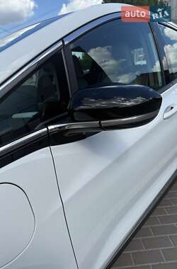 Хэтчбек Chevrolet Bolt EV 2016 в 
