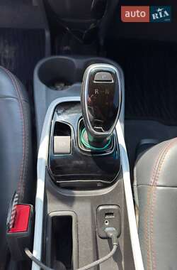 Хэтчбек Chevrolet Bolt EV 2018 в 