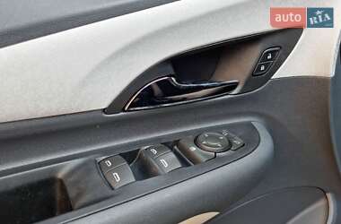 Хэтчбек Chevrolet Bolt EV 2017 в 