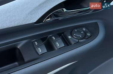 Хэтчбек Chevrolet Bolt EV 2020 в 