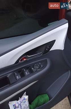 Хэтчбек Chevrolet Bolt EV 2021 в 
