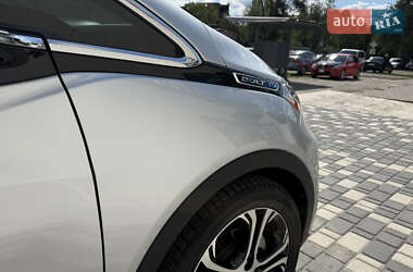 Хэтчбек Chevrolet Bolt EV 2017 в 