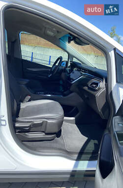 Хэтчбек Chevrolet Bolt EV 2022 в 