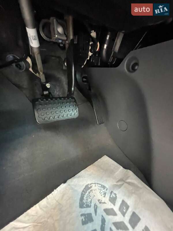 Хэтчбек Chevrolet Bolt EV 2020 в Киеве