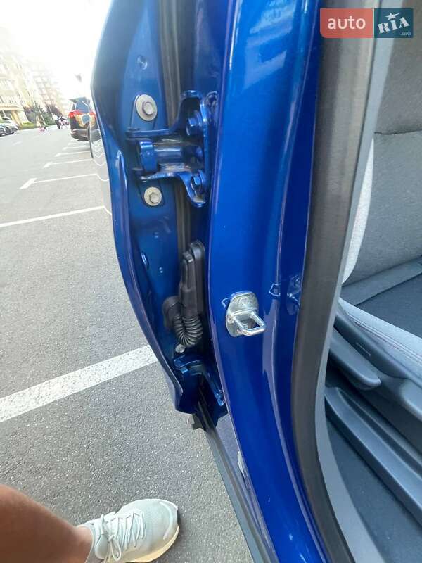 Хэтчбек Chevrolet Bolt EV 2020 в Киеве