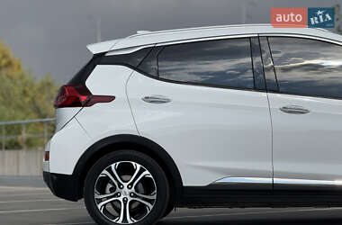 Хэтчбек Chevrolet Bolt EV 2018 в 