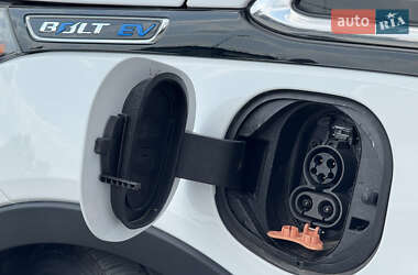 Хэтчбек Chevrolet Bolt EV 2018 в 