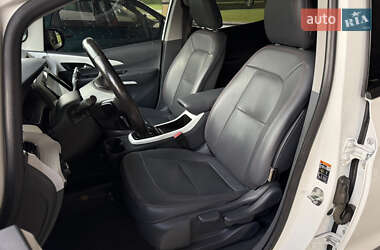 Хэтчбек Chevrolet Bolt EV 2018 в 