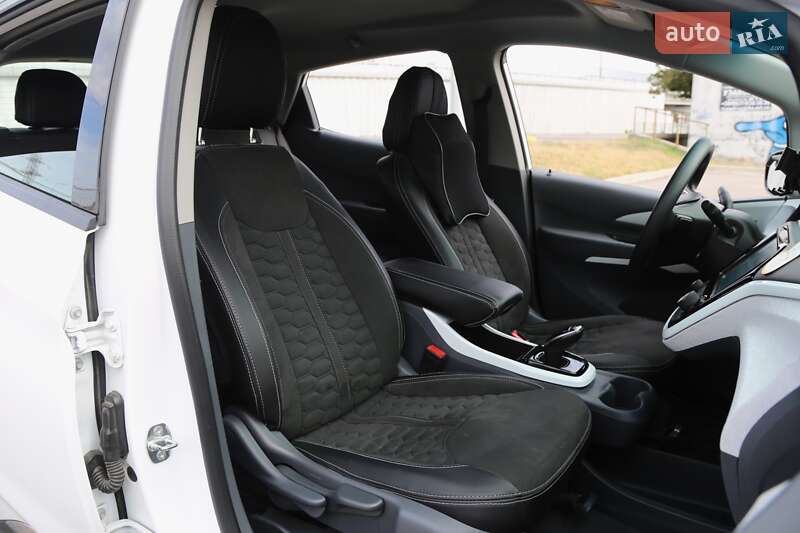 Хетчбек Chevrolet Bolt EV 2020 в Києві фото 12 Хетчбек Chevrolet Bolt EV 2020 в Києві