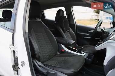 Хэтчбек Chevrolet Bolt EV 2020 в 