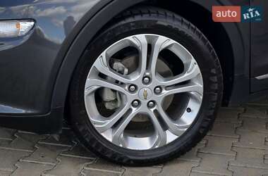 Хэтчбек Chevrolet Bolt EV 2021 в 