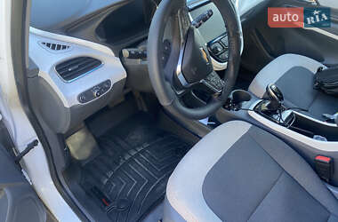 Хэтчбек Chevrolet Bolt EV 2018 в 