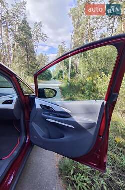 Хэтчбек Chevrolet Bolt EV 2017 в 