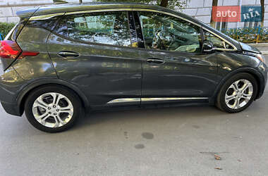 Хэтчбек Chevrolet Bolt EV 2018 в 