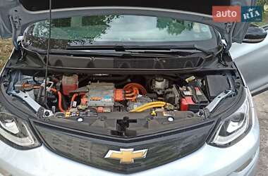 Хэтчбек Chevrolet Bolt EV 2017 в 