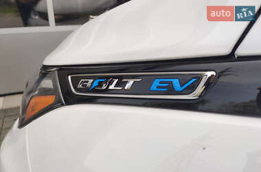 Хэтчбек Chevrolet Bolt EV 2018 в 