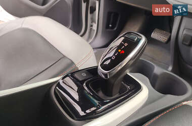 Хэтчбек Chevrolet Bolt EV 2018 в 