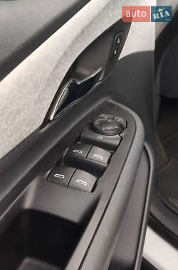 Хэтчбек Chevrolet Bolt EV 2018 в 