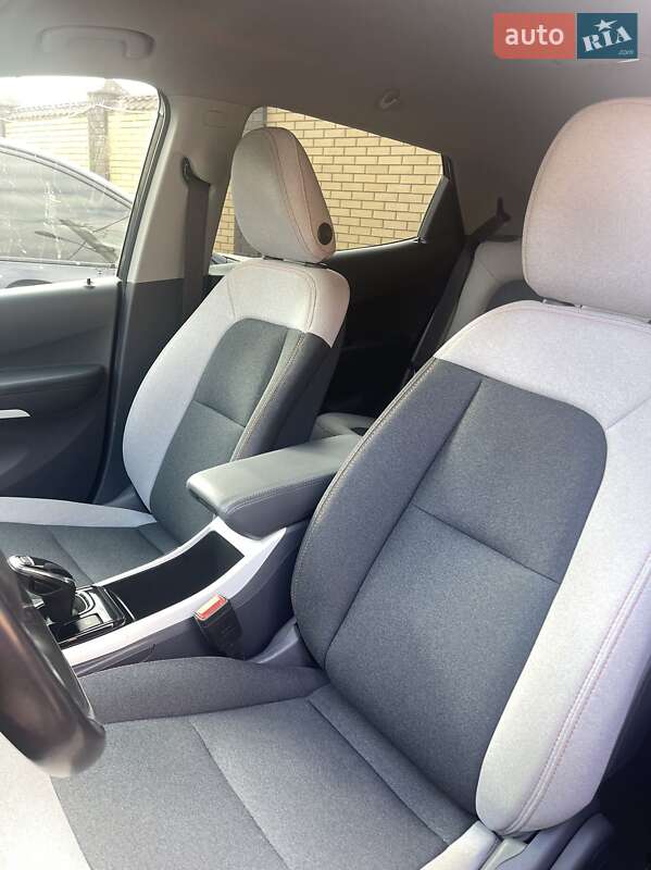 Хэтчбек Chevrolet Bolt EV 2021 в Киеве