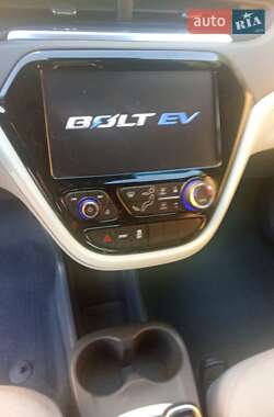 Хэтчбек Chevrolet Bolt EV 2020 в 