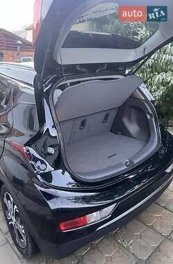 Хэтчбек Chevrolet Bolt EV 2017 в 